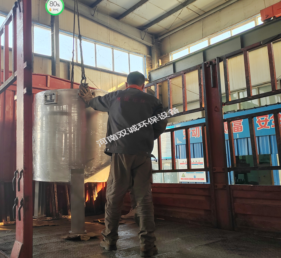 西安某新材料公司立式不銹鋼螺旋板換熱器發貨